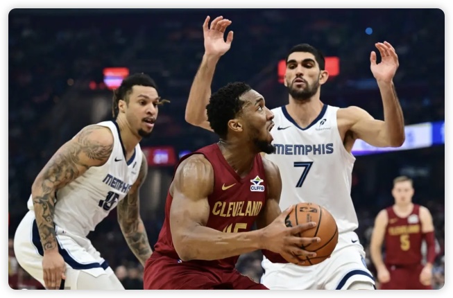 米切尔33分莫布利25+13 莫兰特两双骑士胜灰熊豪取7连胜